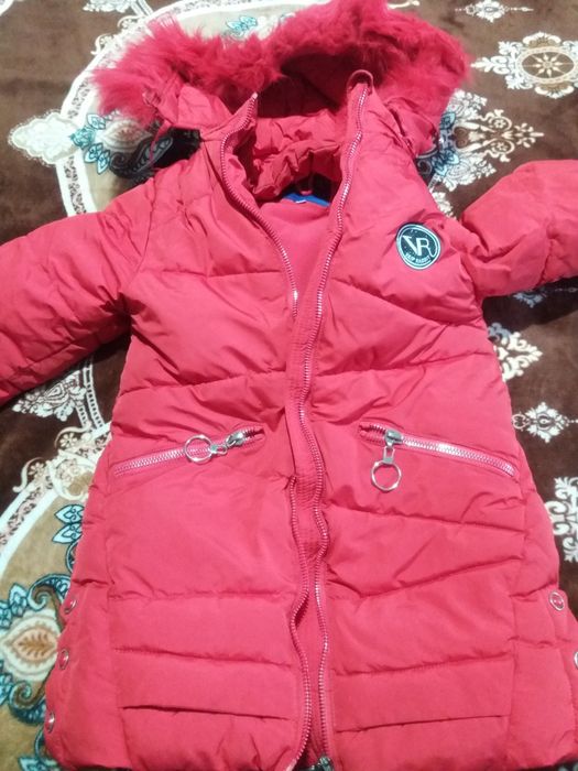 Продам детскую куртку на девочку рост 140