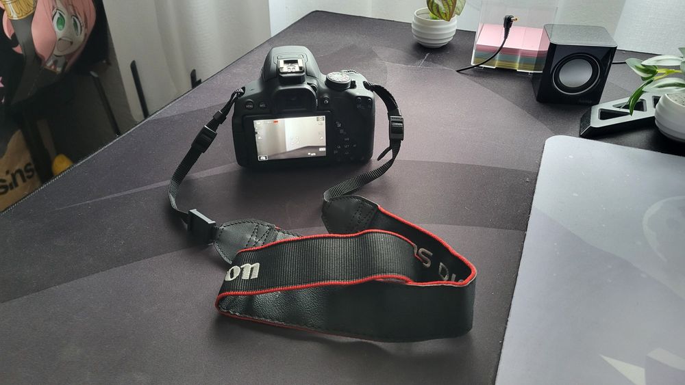 Aparat Foto DSLR Canon EOS 700D (Rebel T5i) + Obiectiv 18-55mm + Acce