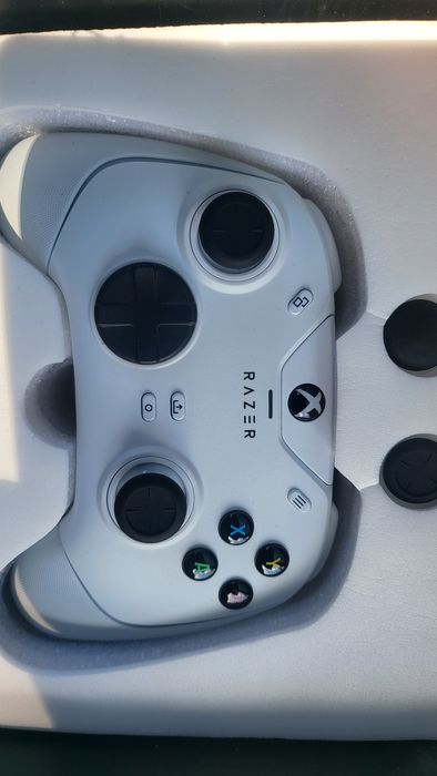 Чисто нов Джоистик Контролер Razer - Wolverine V2 Chroma, бял, Xbox/PC