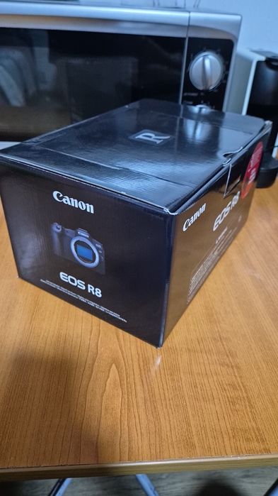 Canon EOS R8(baterie extra inclusă) + RF 50mm f1.8 sigilate