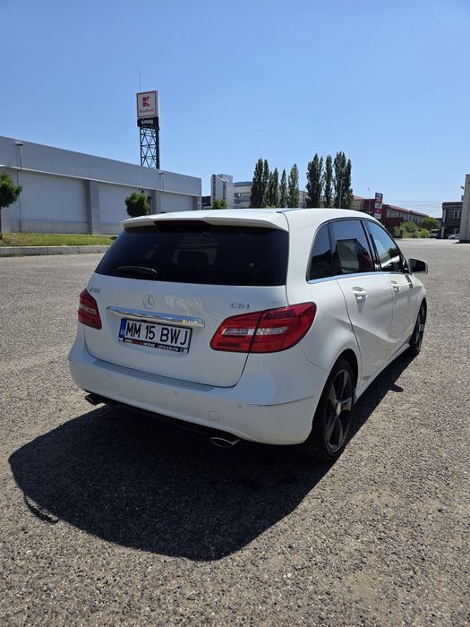 Mercedes-Benz B 180 CDI • 1.8 Motor Mercedes • Panoramic • Xenon • Piele
