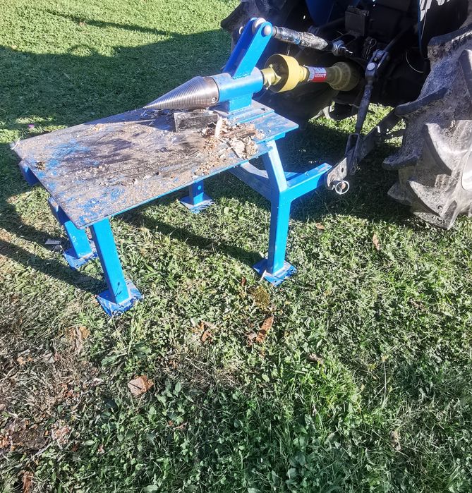 Crepator lemne tractor