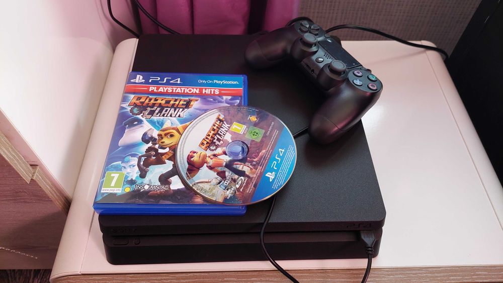 Конзола Sony Playstation 4 slim 1 TB + игра
