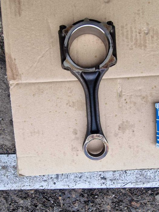 Продавам колянов вал за Мазда 2,2 Скайактив с лагери и биела 1 брой