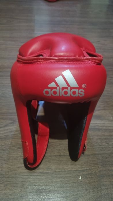 Продаются перчатки шлем и пренадлежности для таэквандо для бокса -