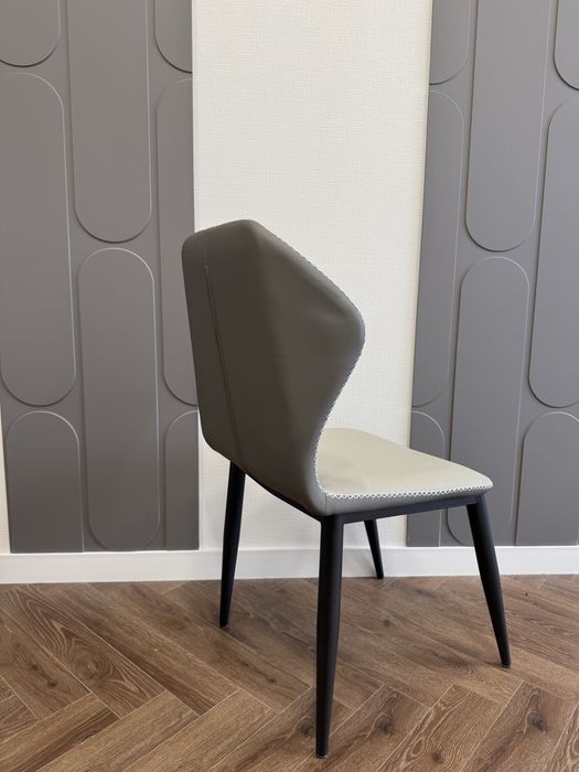 Продам стулья новые