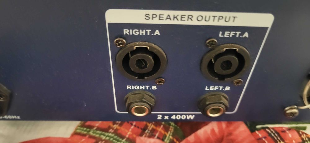 Вграден пулт с усилвател 2×400
