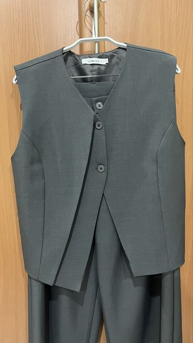 Костюм с жилеткой