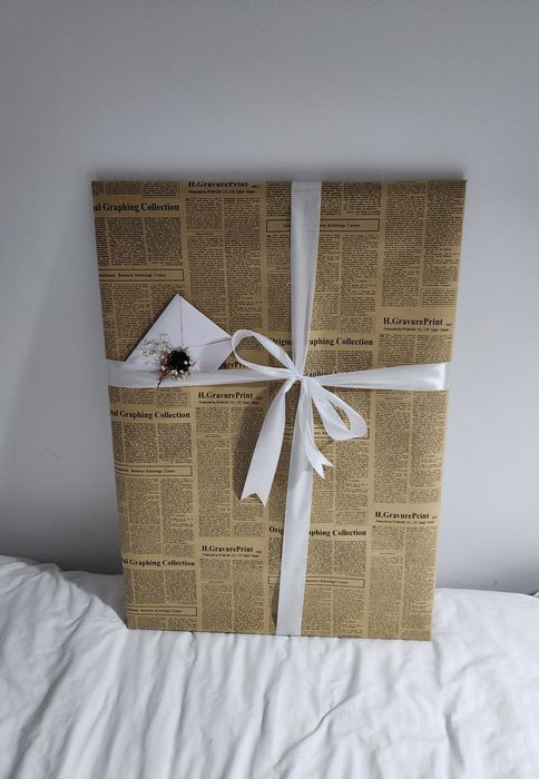 Tablou minimalistic dintr o singura linie aurie/alba