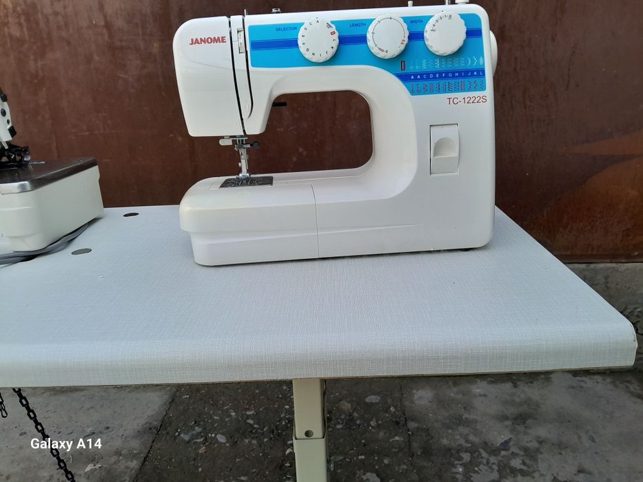 Janome tikuv mashinasi oyoq pedali bilan holatda ideal