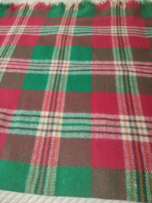 Вълнено дебело  одеяло  не употребявано.