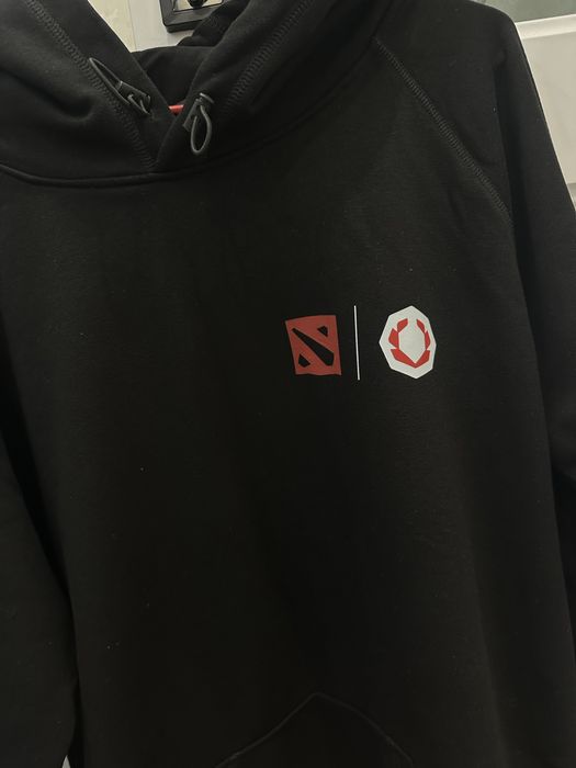 Худи с мерчем Dota