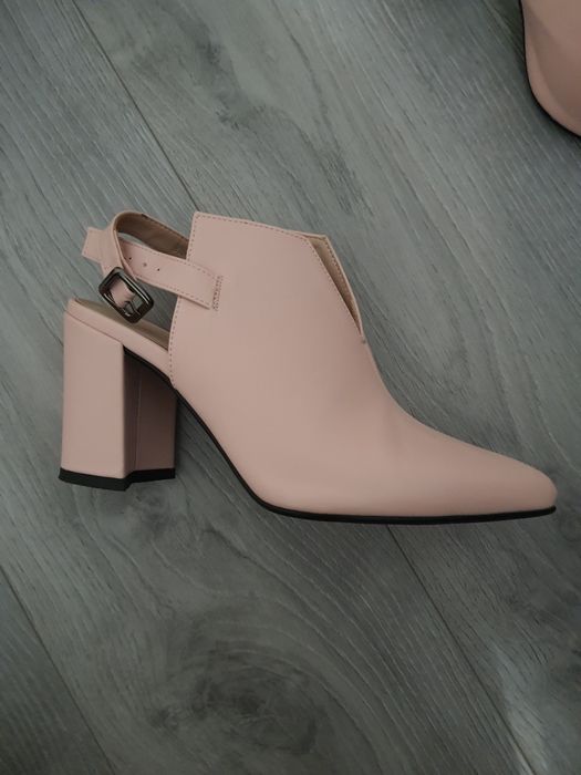 Pantofi roz nr 36