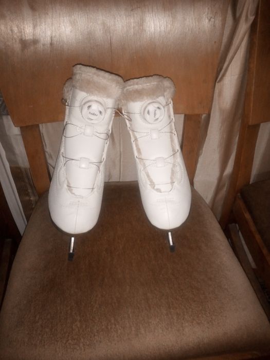 Дамски кънки за фигурно пързаляне