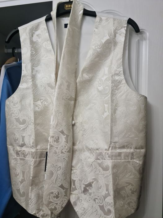 Мъжки бял елек с Подарък вратовръзка