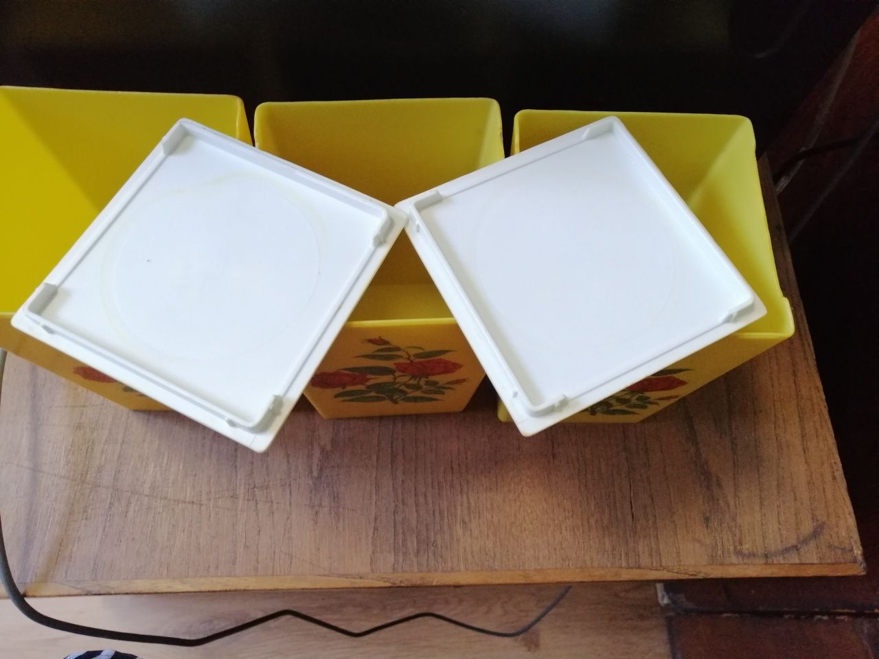 Пластмасови кутии гр. София Люлин 3 • OLX.bg