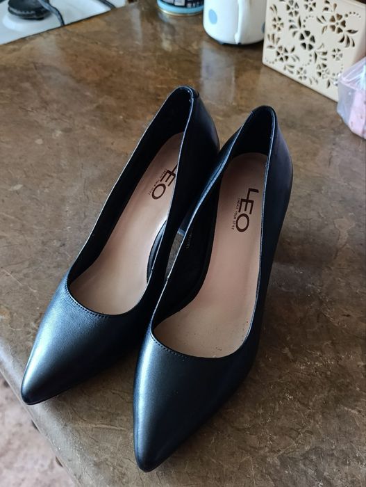 Продам туфли черные на каблуке