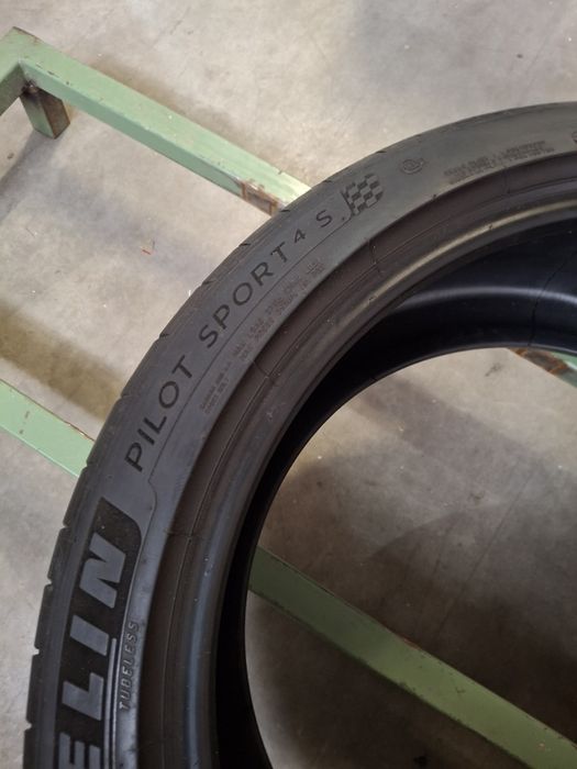 2 Anvelope de vară  295 35 R21  Michelin