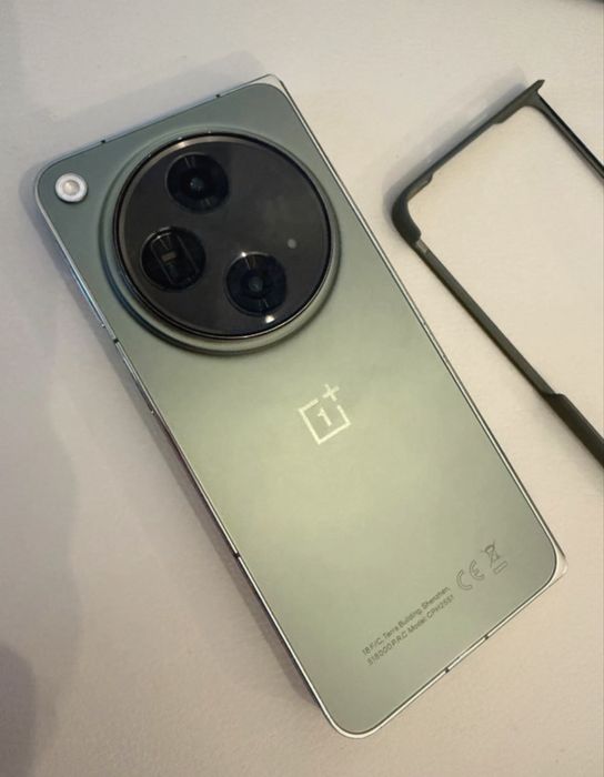 Vand telefon Oneplus open 16 GB Ram 512 GB storage