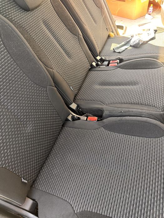 Execut lucrari de curatat canapele saltele si alte materiale textile