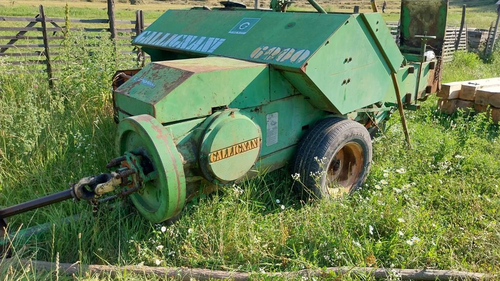 Vând balotiera gallingani pe sarma