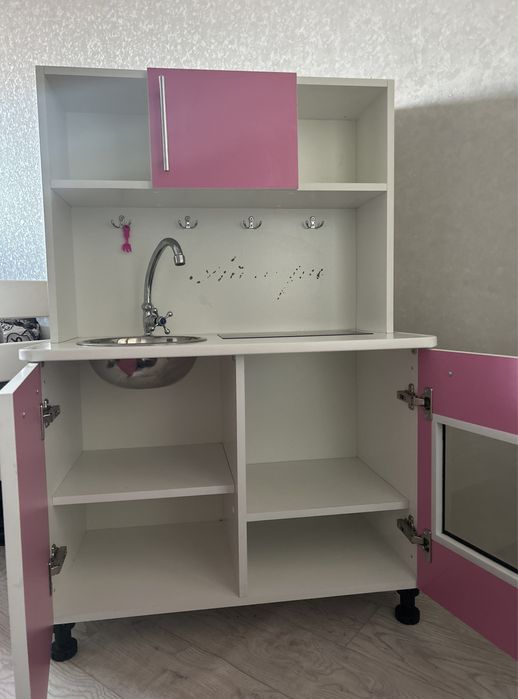 Красивая детская кухня .