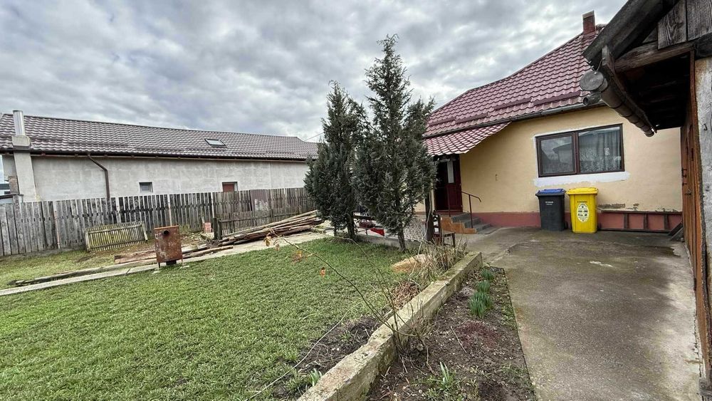 Casa cu teren 5.5 arii , Beclean ,Strada Grigore Silasi 27