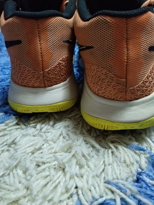 Kyrie 6 flytrap Orange