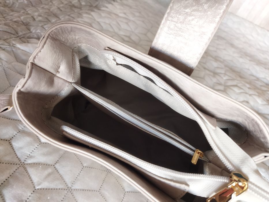 Дамска чанта - малка.