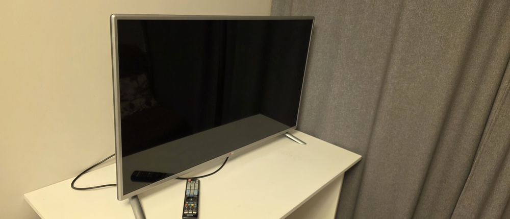 Телевизор LG Smart TV 42 диагональ