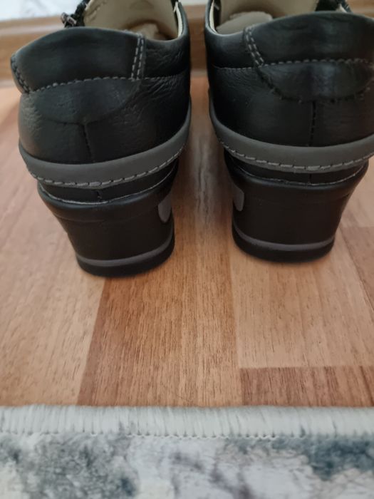 Женская обувь кожанная