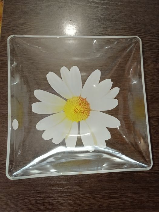 Глубокая чаша с ромашкой