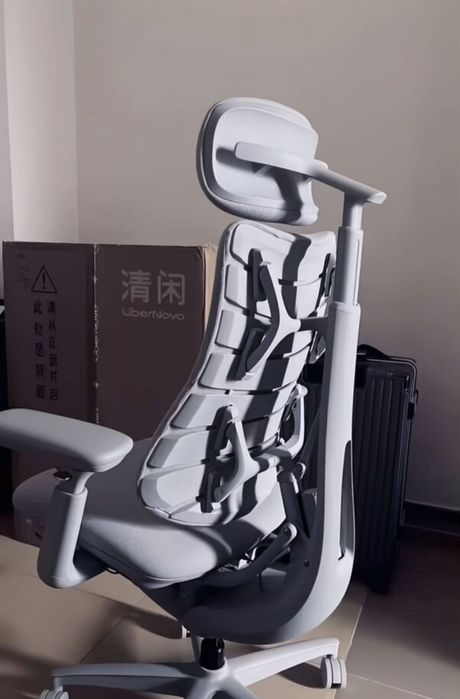 Стол Libernovo Omni се предлага за поръчка с гаранция