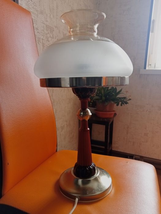 Светильник-ночник.