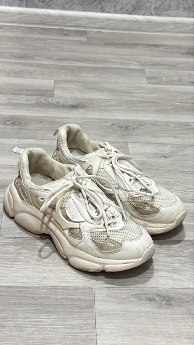 Продам кросовки б/у 39-40 р
