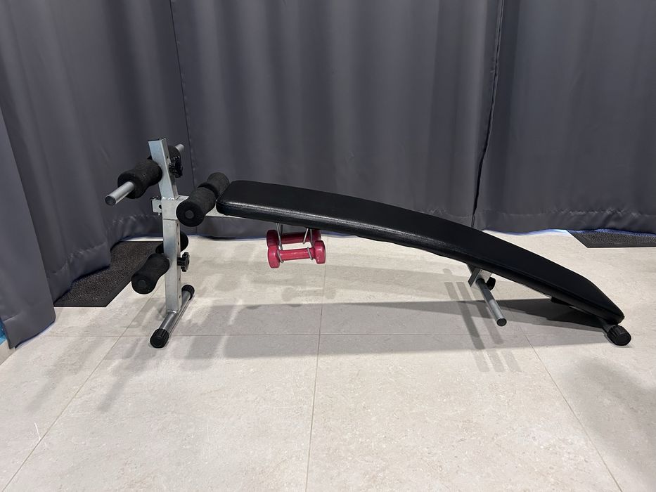 Многофункционална фитнес лежанка за коремни преси и упражнения