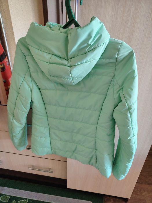 Продам весеннюю куртку