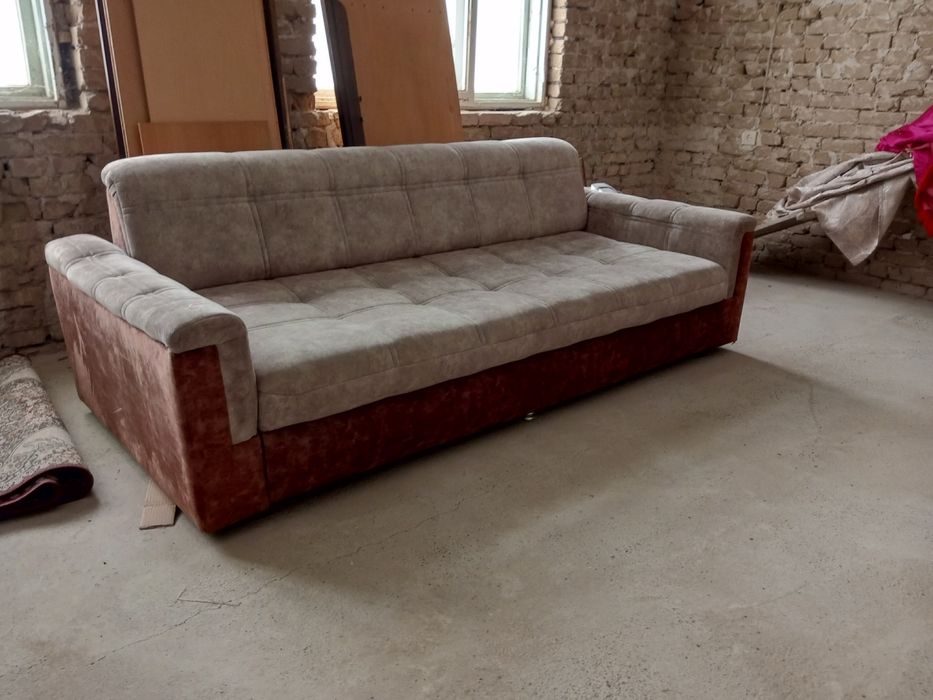 Диван сотилади буюртма асосида ясалган