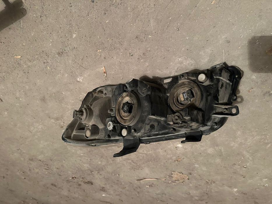 Фара на хайландер 2002 года