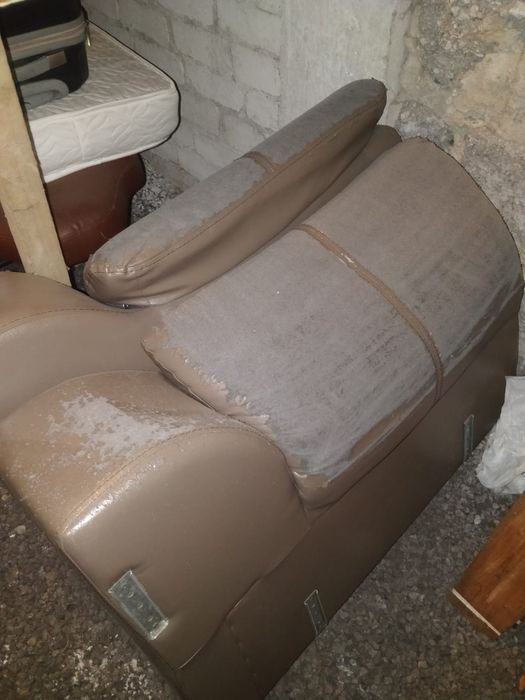 Диван ( под перетяжку )