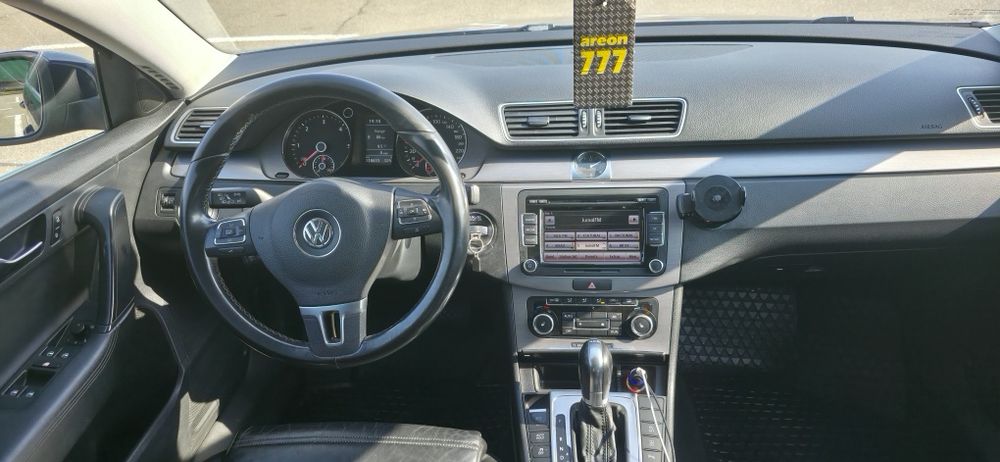Vând Volkswagen Passat B7 Variant, nivel de echipare Highline.