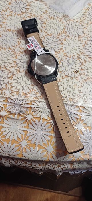 Продавам нов луксозен мъжки часовник