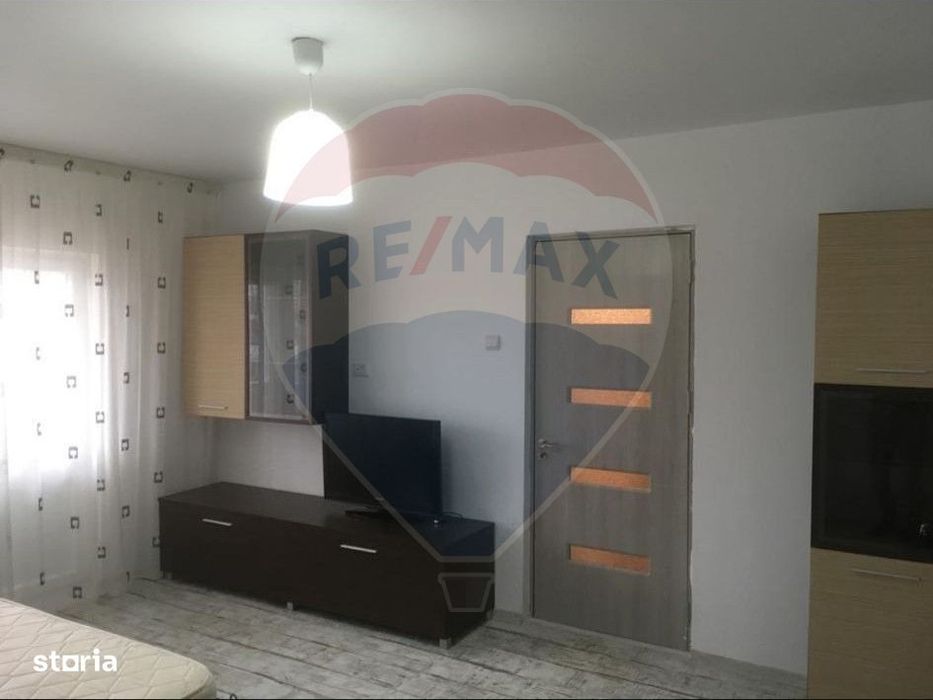 Garsonieră decomandată de închiriat zona Banca Națională