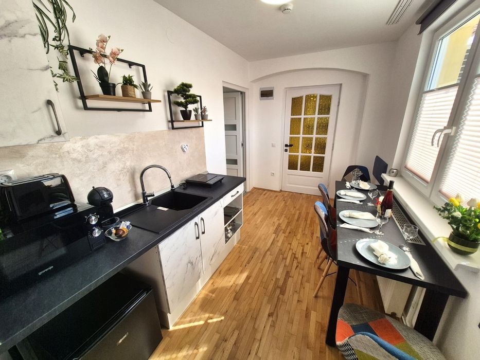 Închiriez Apartamente Cazare în regim hotelier  în inima orașului Târg