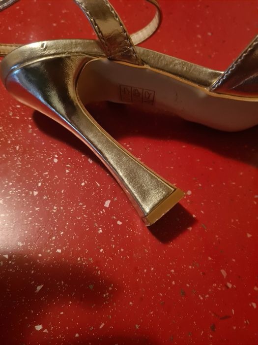 Pantofi auri dama mar 37 la 60 lei Timișoara