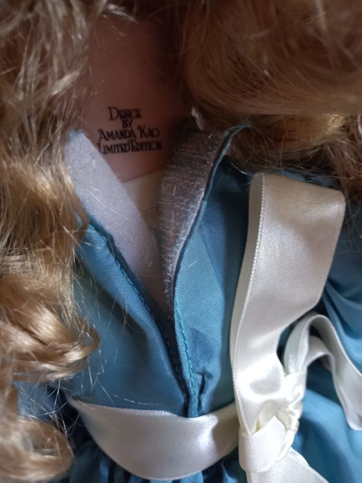 Порцеланова кукла .