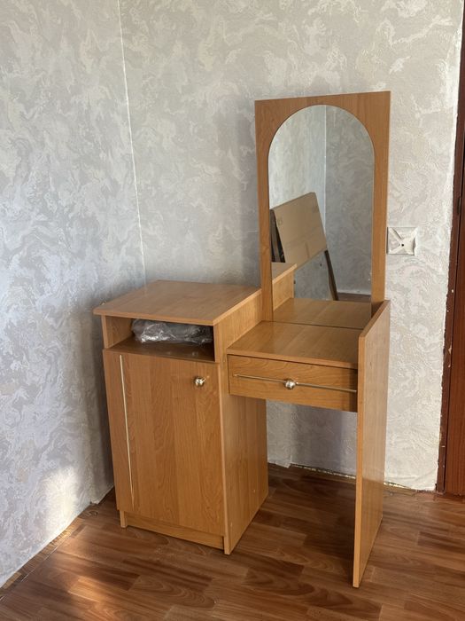 Тумба столик шкафчик с зеркалом