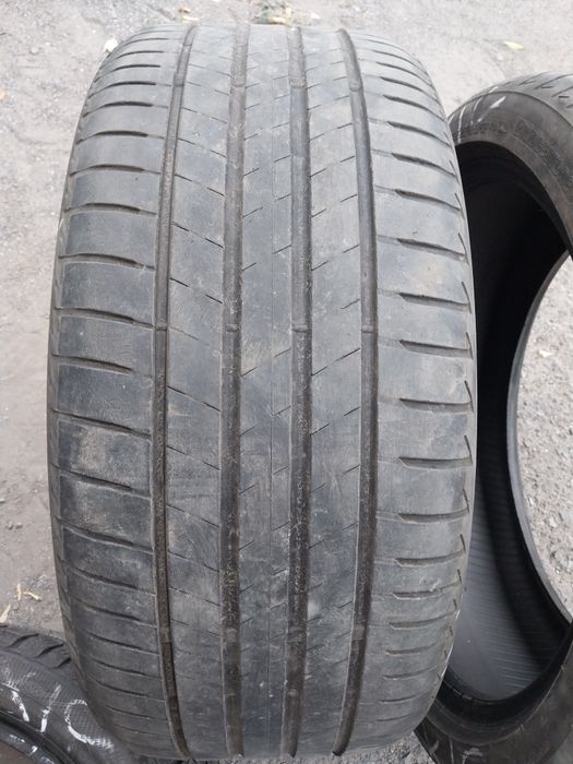 2 шины Bridgestone 245 40 R19.