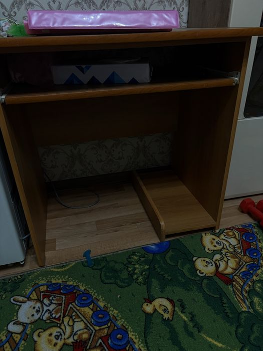 Продам стол, для учебы, очень удобный