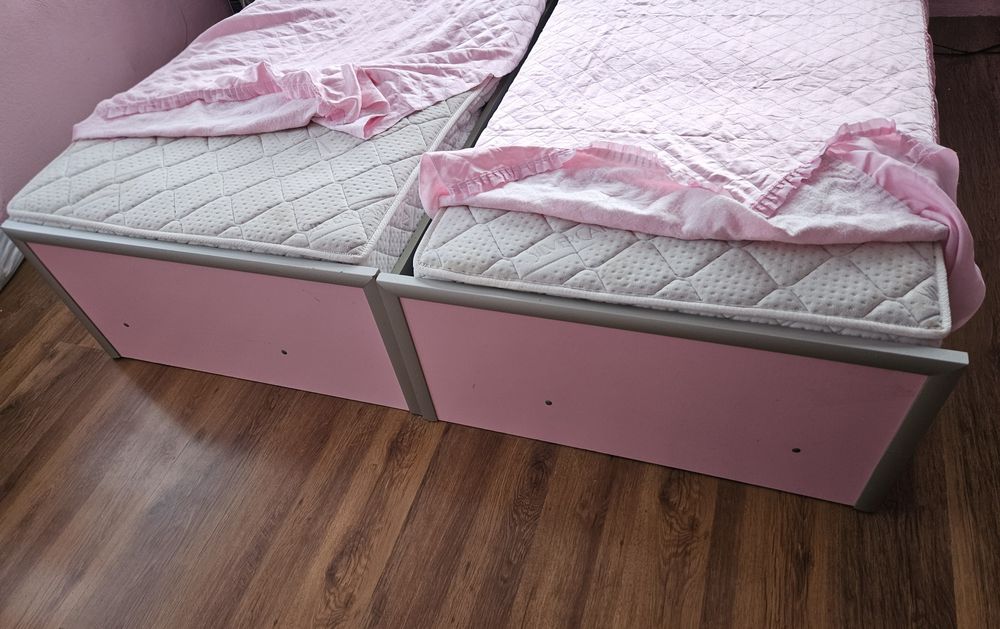 Розова детска стая.